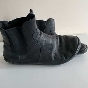 Vivobarefoot Chelsea boots